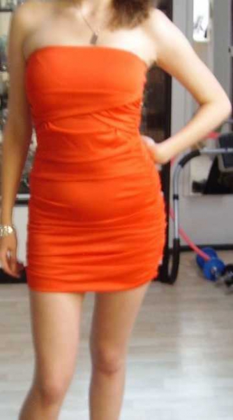 Figurbetontes rotes Mini-Kleid