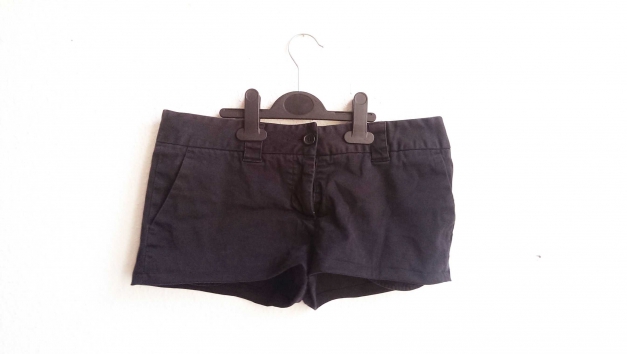 Schwarze Hotpants Gr. 36 38 S M Amisu Shorts mit herausschauenden Taschen