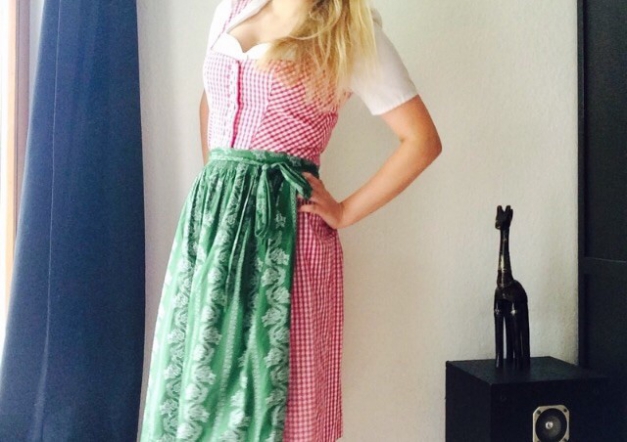 Dirndl traditionell 