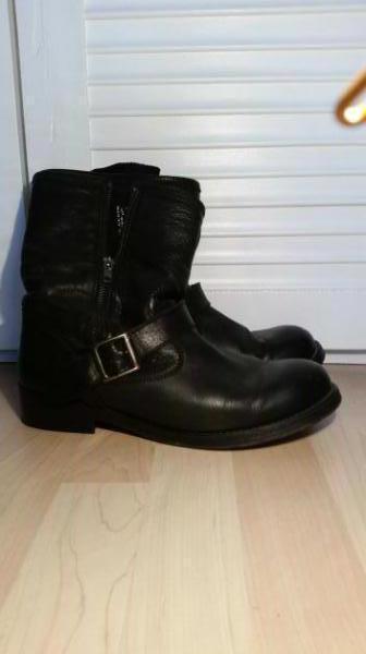 Schwarze Buffalo Boots