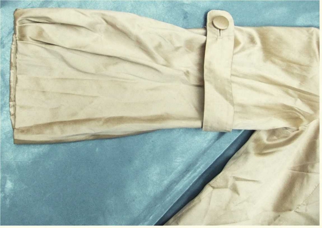 Nicowa Damen-Mantel halblang - Oberstoff 100 % Seide - hellgold glänzend - Größe 44