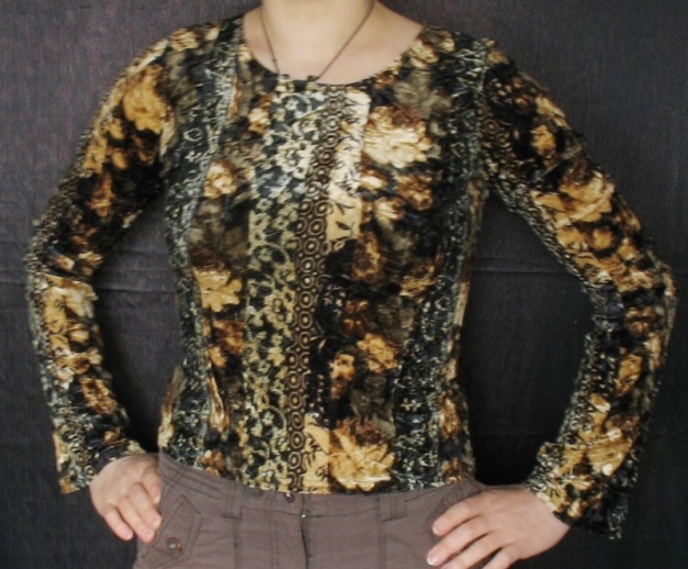 Samtiges Oberteil Schlagärmel