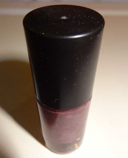 Schöner Nagellack lila schimmer