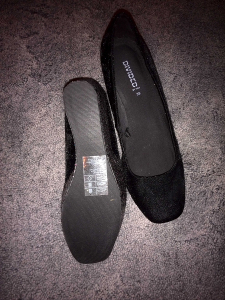 Neue Plateaupumps mit buntem Glitzer