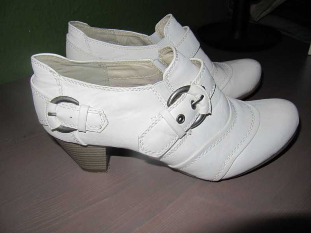 Weiße Stiefelletten