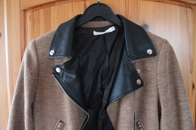 Braune Jacke mit Lederdetails