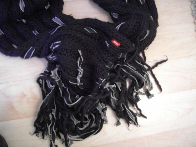 Wunderschöner Esprit Winterschal