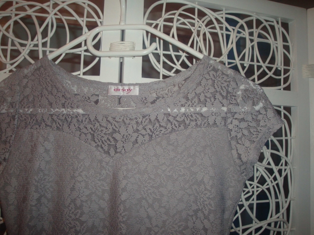 süßes Shirt mit Spitze