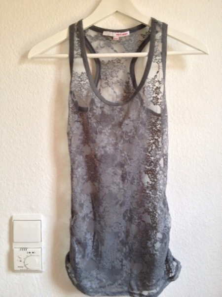 grau/silber Top aus Spitze
