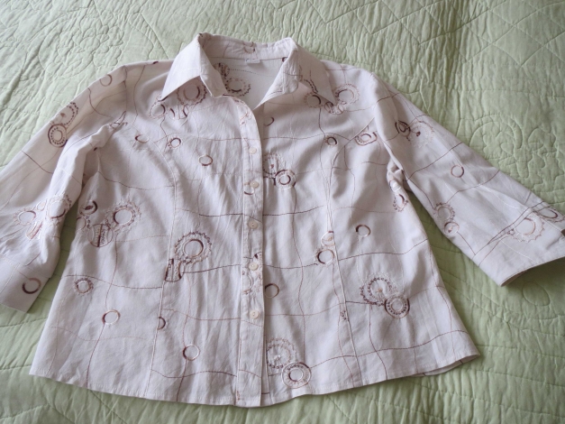 Bluse, Gr.42/M, 3/4 Arm, bestickt, beige