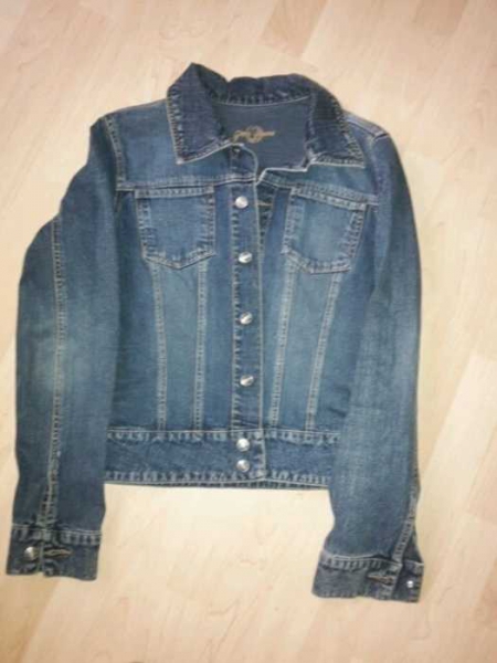 Schöne jeansjacke in dunkelblau