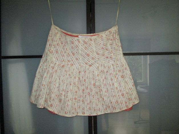 beiger Rock mit Blumen