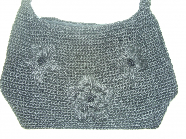 Schwarze gehäkelte Handtasche mit Hippie-Flair