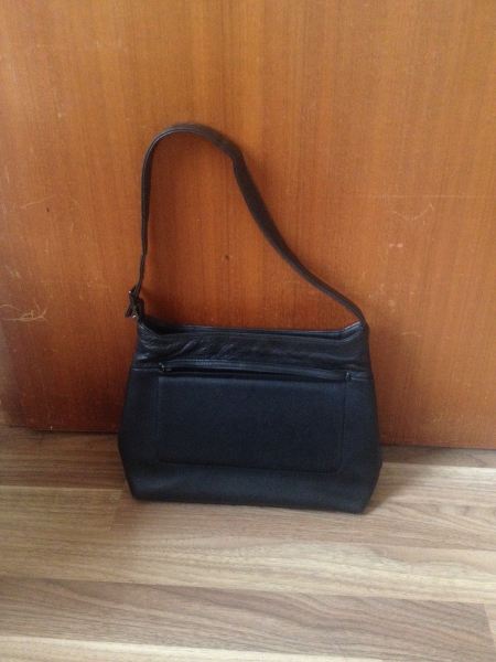 schwarze Handtasche
