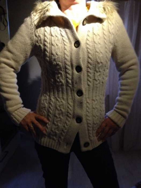 H&M Strickjacke Cardigan Kapuze Grobstrick Zopfmuster Gr S beige creme woll-weiß