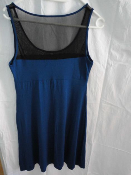 Schickes blaues Kleid mit Spitze