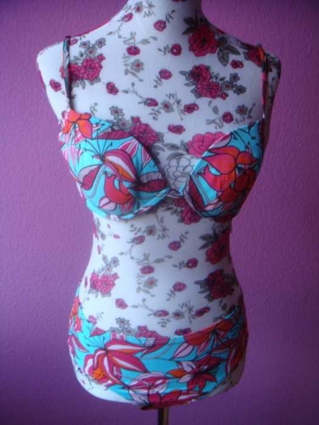 Bikini Sonja Kraus Kollektion für Hunkemöller hellblau mit bunten Blumen L /85C