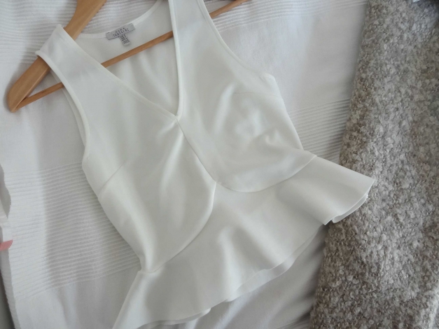 Schickes weißes Peplumtop von ZARA