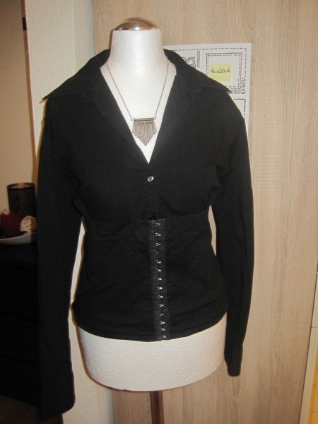 schwarze Bluse Korsettstil