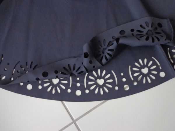 Grauer H&M Rock mit Lasercut