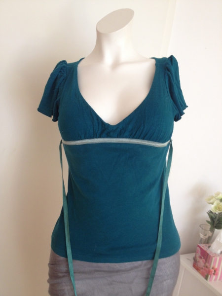 Dunkeltürkises/Ozeangrünes T-shirt mit Bändchen