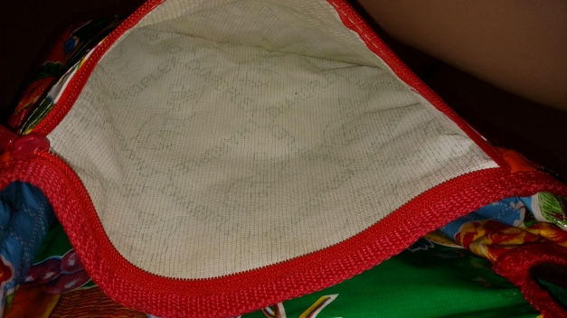 Kunterbunte ,schrille, flippige Wachstuch- Umhänge-Tasche 