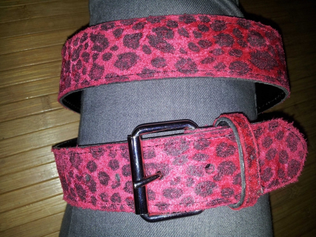 roter/pinker Leopardengürtel