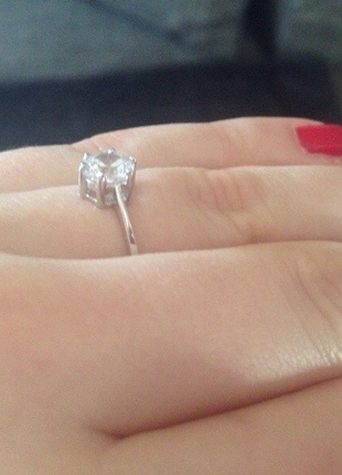 Schmaler Ring mit Stein rund