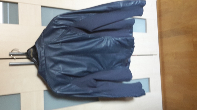 Blaue Lederjacke 