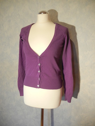 kurzer lilaner Cardigan