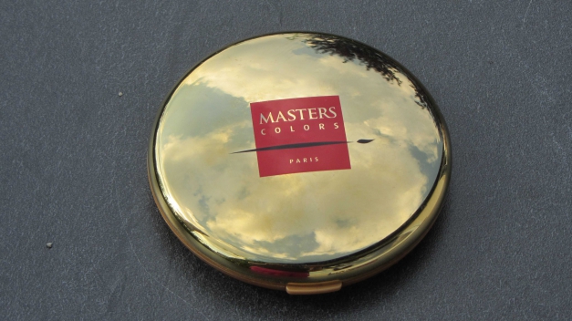 Rouge in zarter Rosenholz