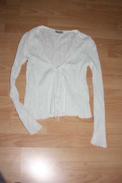 Süßes Strickjäckchen in weiß von H&M, Gr. 36, vorne zum Binden