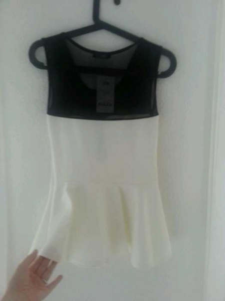 peblum top mit perlen details