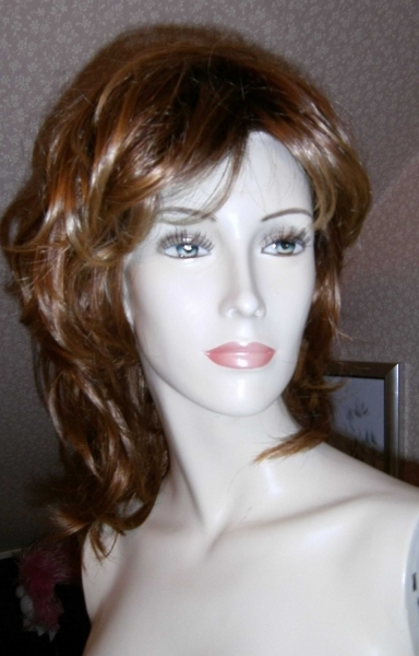 Perücke Zweitfrisur Stufenschnitt leicht lockig