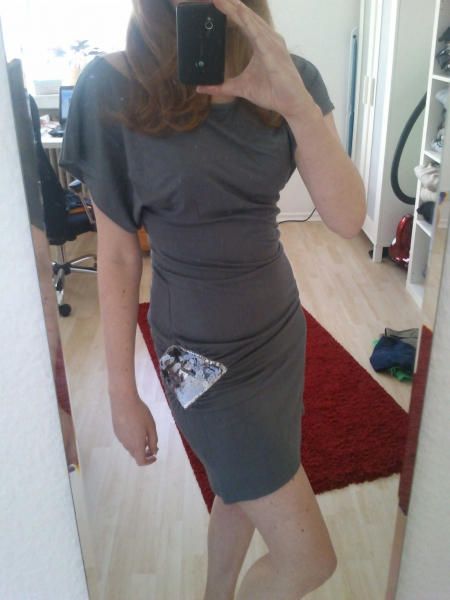 Kleid mit Pailletten