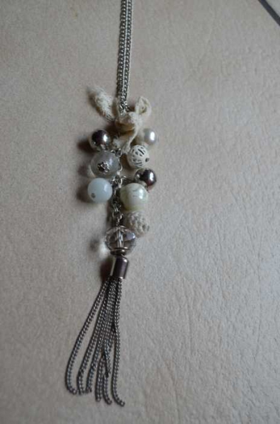 Lange Kette mit Perlen