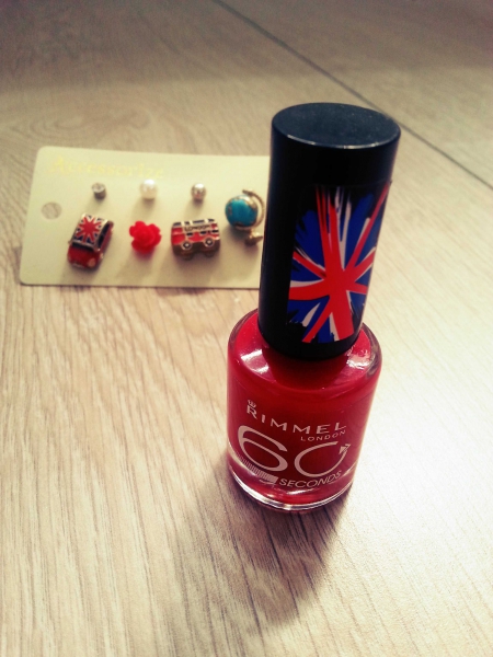 Accessorize Ohrringe + Rimmel Nagellack