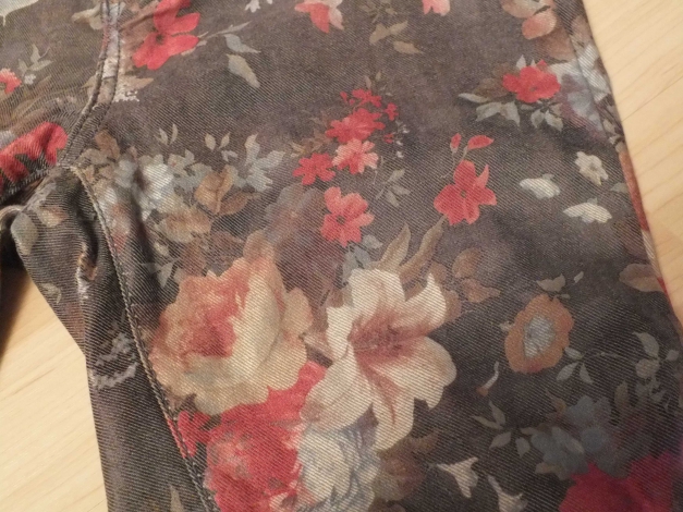 Hose mit Blumenmuster von ONLY 