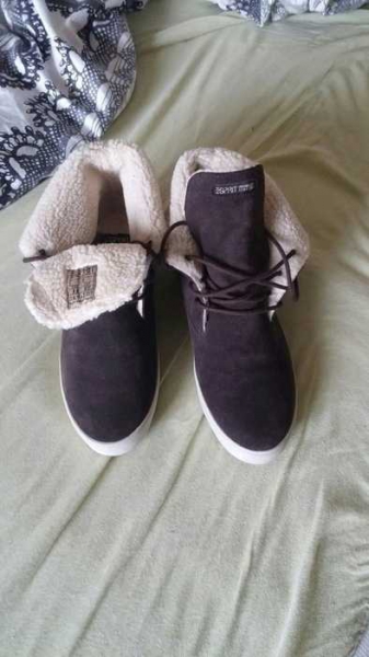 Braune winter sneacker von Esprit