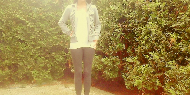 Graue Jacke Strickjacke Zipper Hoodiejacke Sweatjacke Raffungen Rüsschen Rüschen 