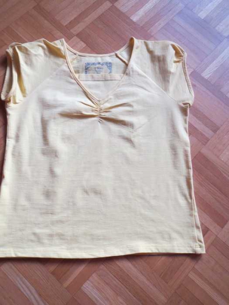 T-Shirt mit V-Ausschnitt, Gr.42/M, stretch, gelb, neu