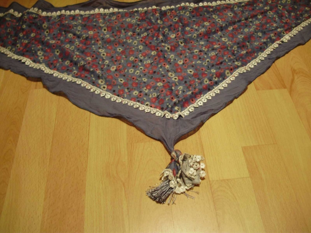 Tuch Dreieckstuch blau/ Blumen Häkelborte romantisch