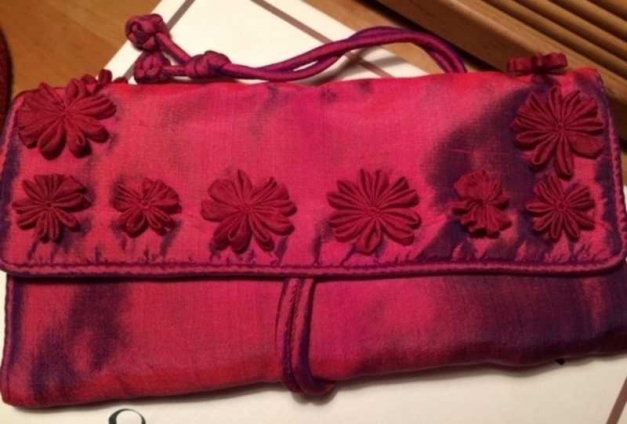 Rote Seiden- Schmucktasche / tribal art 