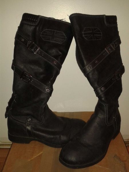 Schwarze Stiefel aus England, Größe 36