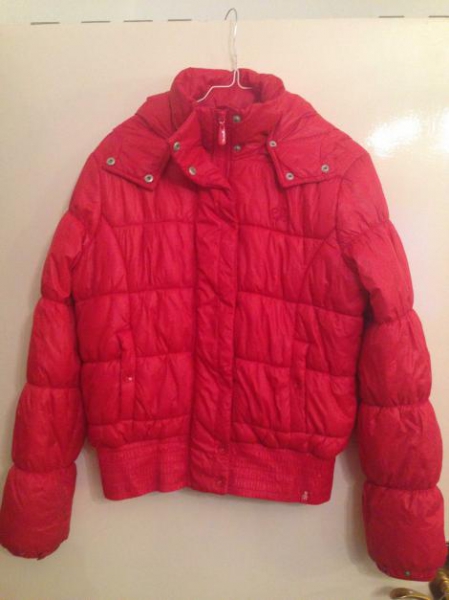 Rote warme Daunenjacke für den Winter von Edc by Esprit