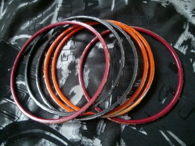 6 dünne Armreifen mit Glitter 