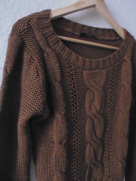 brauner Strickpullover 