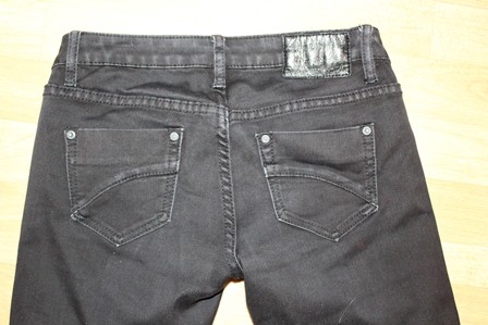 selten getragene schwarze Jeanshose