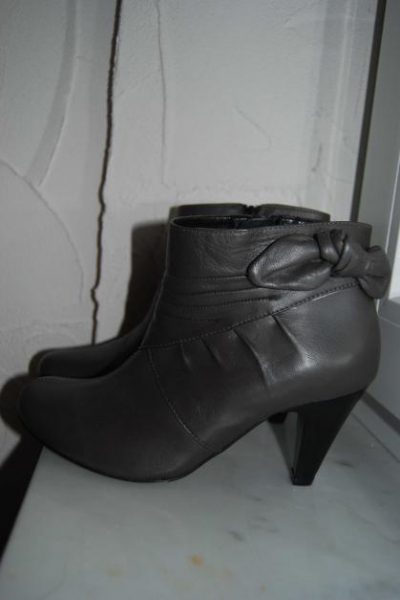 Leder graue Stiefeletten Schuhe Trendi