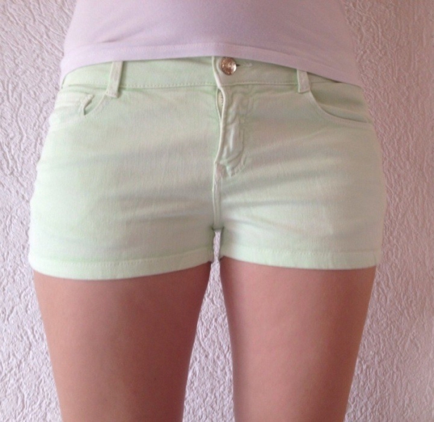 Apfelgrüne Shorts von Zara